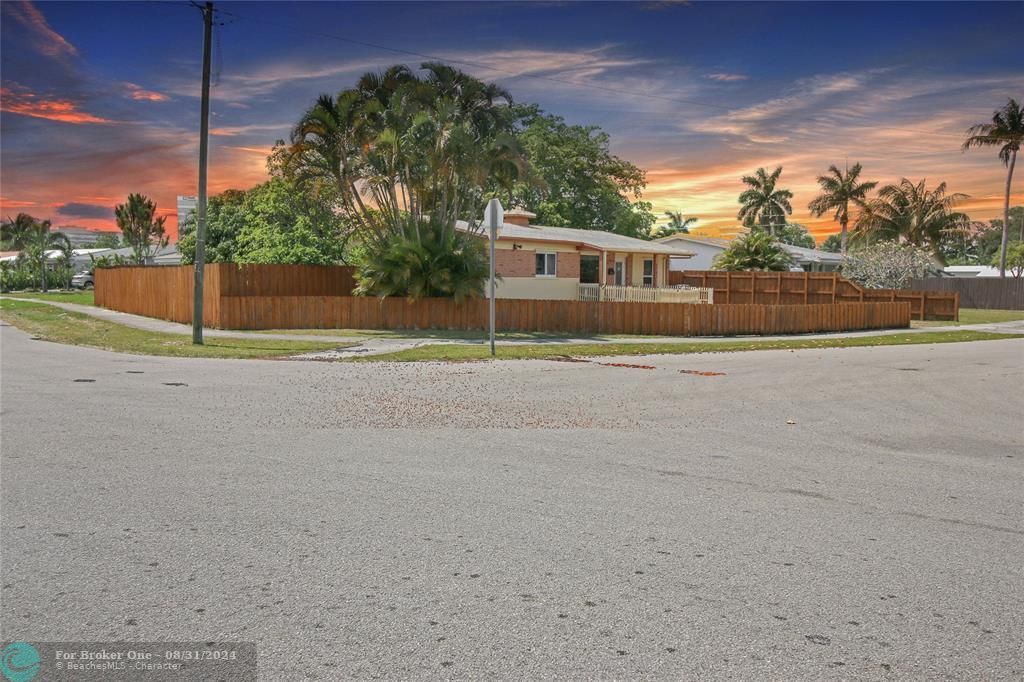 For Sale: $575,000 (3 beds, 2 baths, 1394 Square Feet)