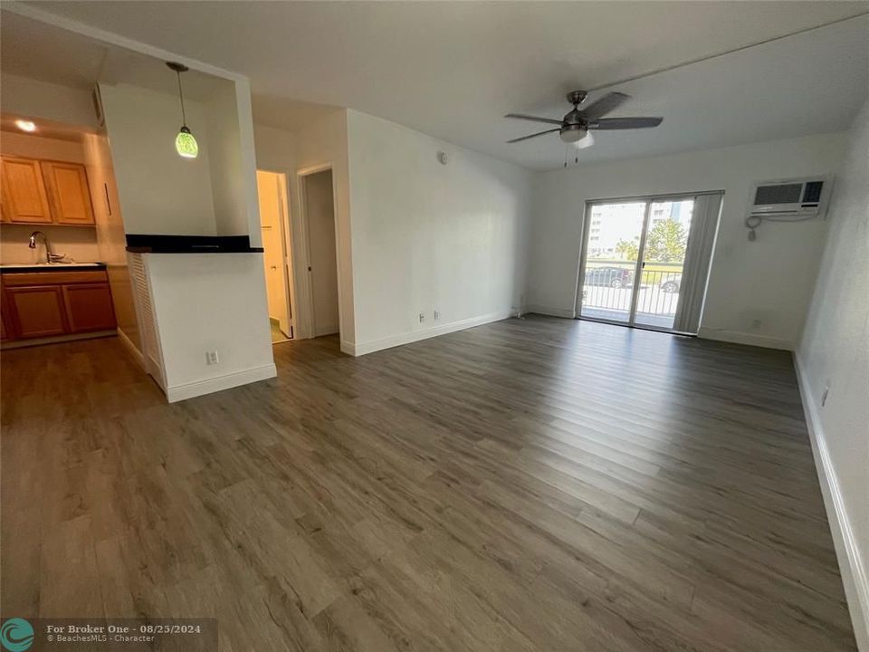 For Rent: $2,200 (1 beds, 1 baths, 690 Square Feet)