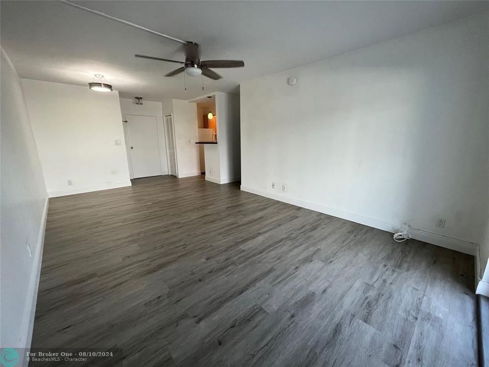 For Rent: $2,200 (1 beds, 1 baths, 690 Square Feet)