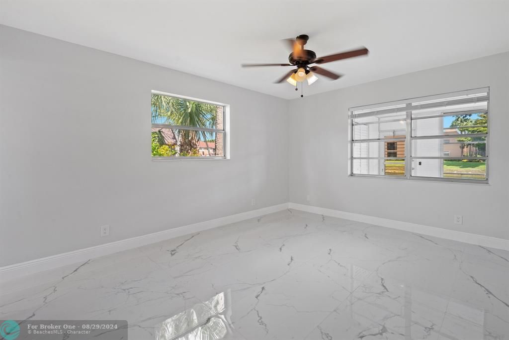 For Sale: $289,000 (2 beds, 2 baths, 1029 Square Feet)