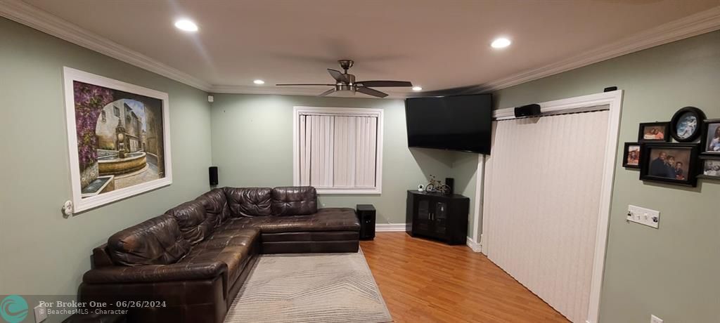 For Rent: $3,850 (3 beds, 2 baths, 1689 Square Feet)