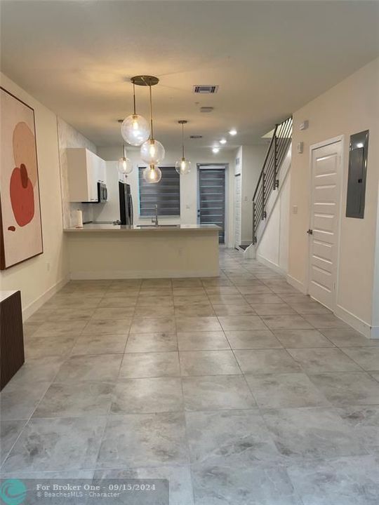 Active With Contract: $3,600 (3 beds, 2 baths, 1315 Square Feet)