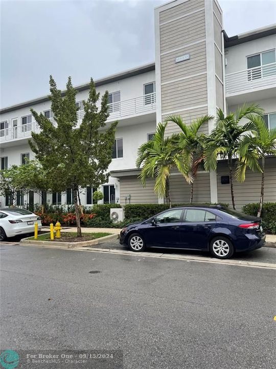 Active With Contract: $3,600 (3 beds, 2 baths, 1315 Square Feet)