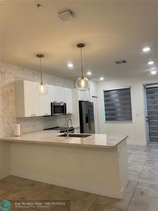 Active With Contract: $3,600 (3 beds, 2 baths, 1315 Square Feet)