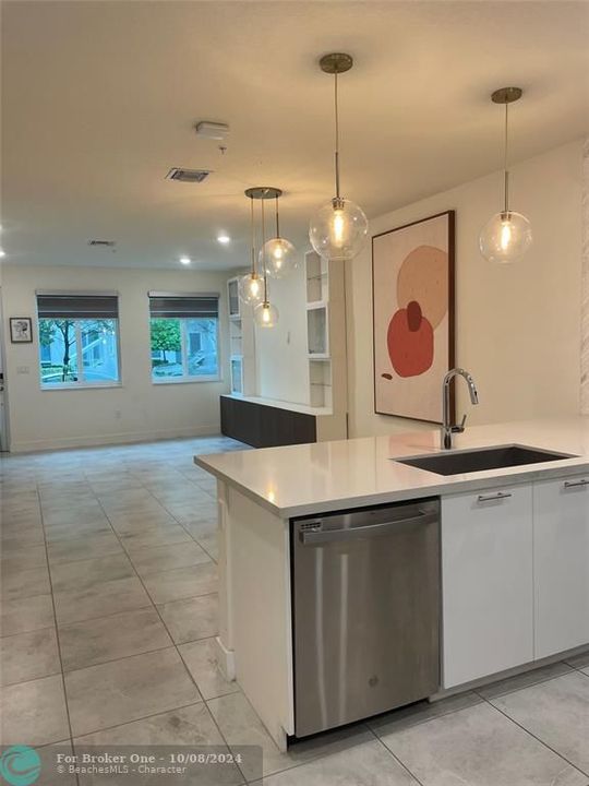 Active With Contract: $3,600 (3 beds, 2 baths, 1315 Square Feet)