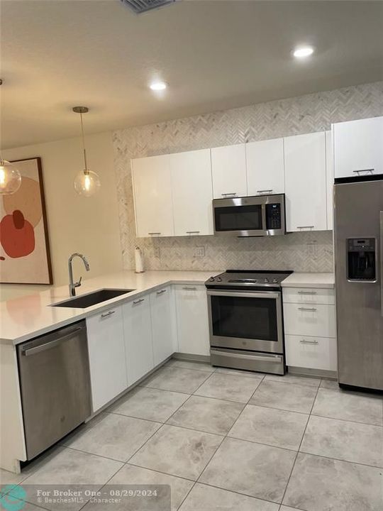 Active With Contract: $3,600 (3 beds, 2 baths, 1315 Square Feet)