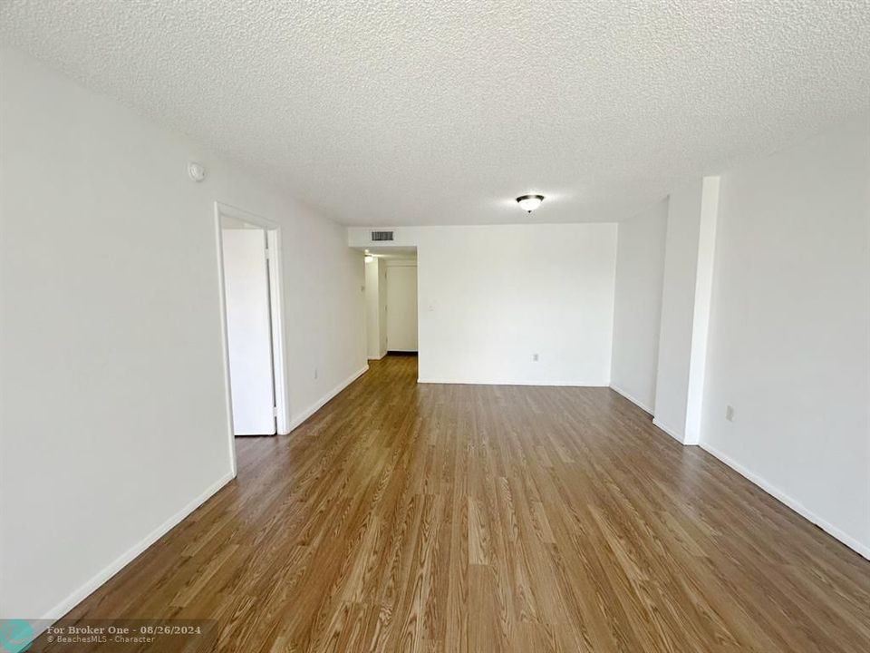 Recently Rented: $1,550 (1 beds, 1 baths, 840 Square Feet)