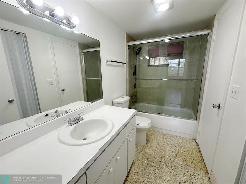 合同活跃: $1,550 (1 贝兹, 1 浴室, 840 平方英尺)