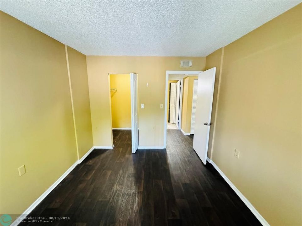 Active With Contract: $1,650 (2 beds, 1 baths, 708 Square Feet)