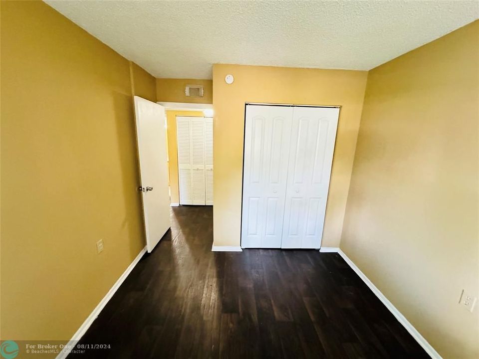 Active With Contract: $1,650 (2 beds, 1 baths, 708 Square Feet)