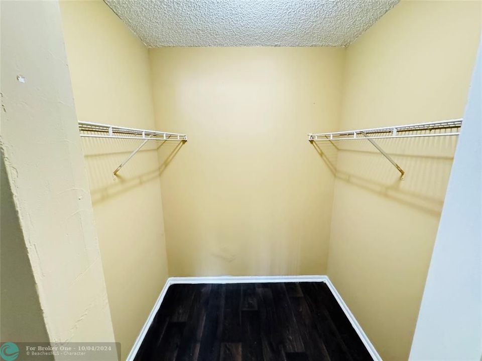 Active With Contract: $1,650 (2 beds, 1 baths, 708 Square Feet)