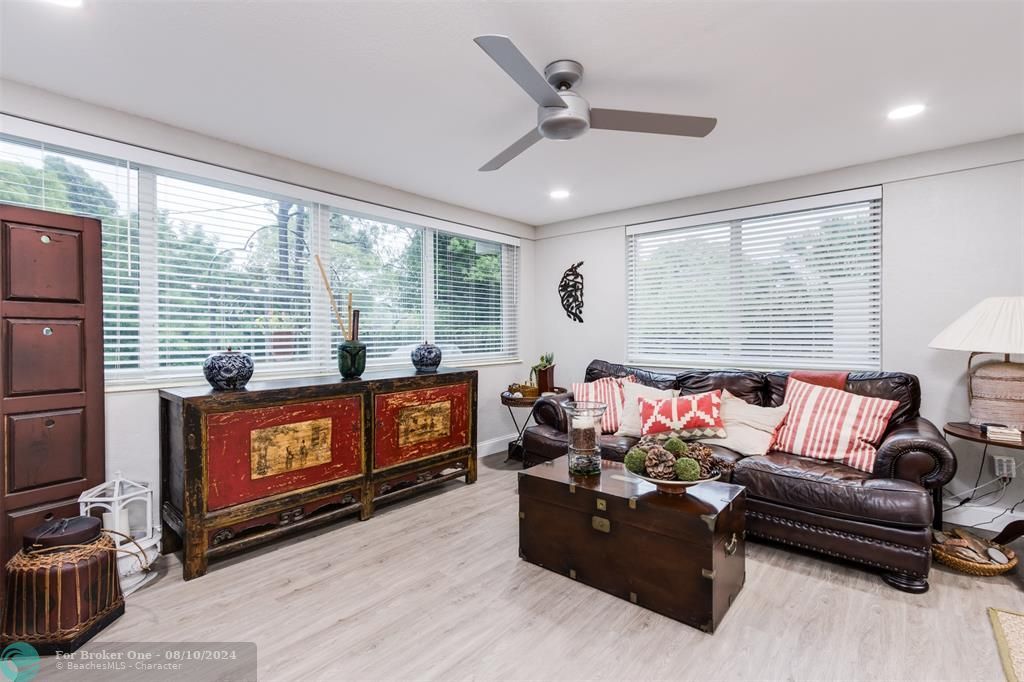 Active With Contract: $499,000 (3 beds, 2 baths, 1324 Square Feet)