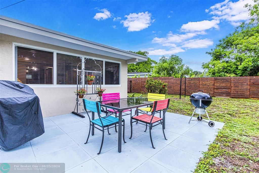 Active With Contract: $499,000 (3 beds, 2 baths, 1324 Square Feet)