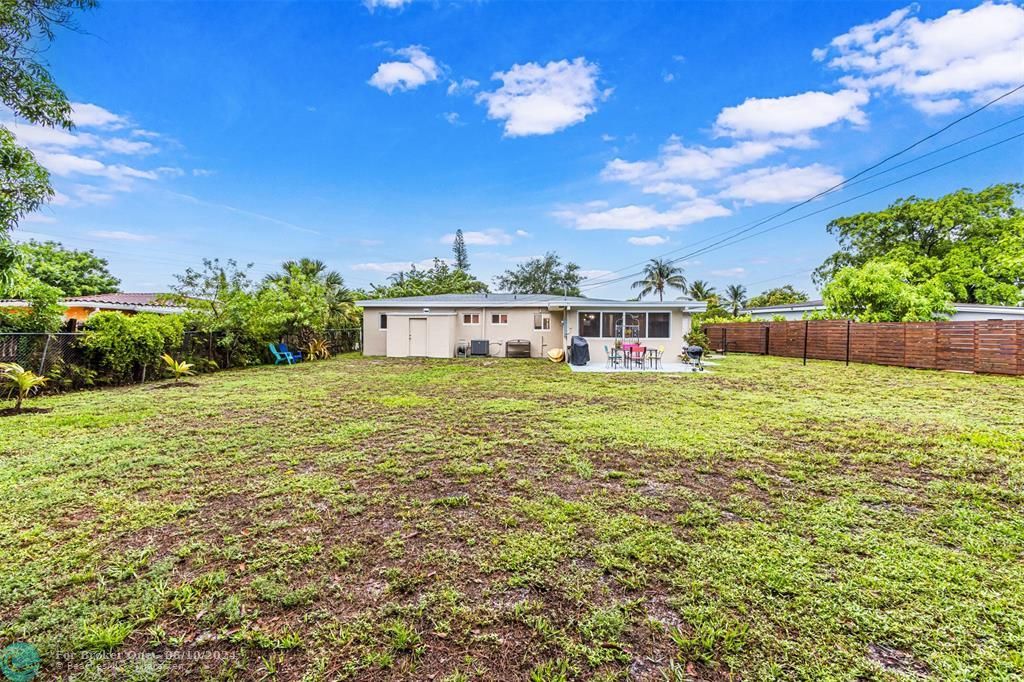 Active With Contract: $499,000 (3 beds, 2 baths, 1324 Square Feet)