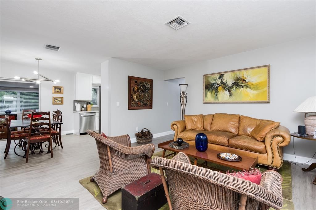 Active With Contract: $499,000 (3 beds, 2 baths, 1324 Square Feet)