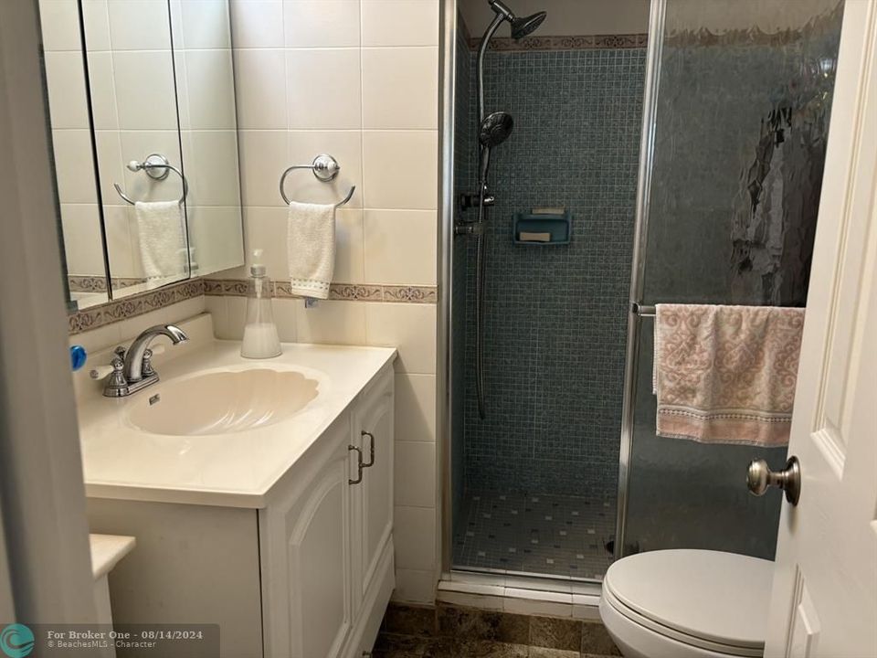 For Sale: $165,000 (2 beds, 2 baths, 850 Square Feet)