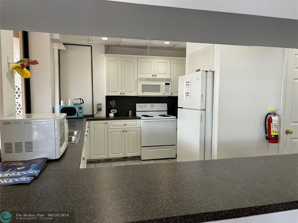 For Sale: $165,000 (2 beds, 2 baths, 850 Square Feet)