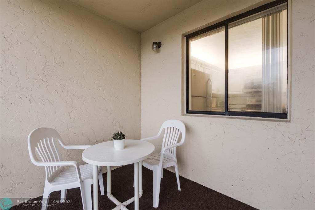 For Sale: $349,000 (2 beds, 2 baths, 1225 Square Feet)