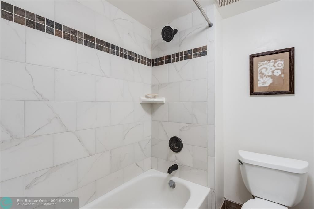 For Sale: $349,000 (2 beds, 2 baths, 1225 Square Feet)