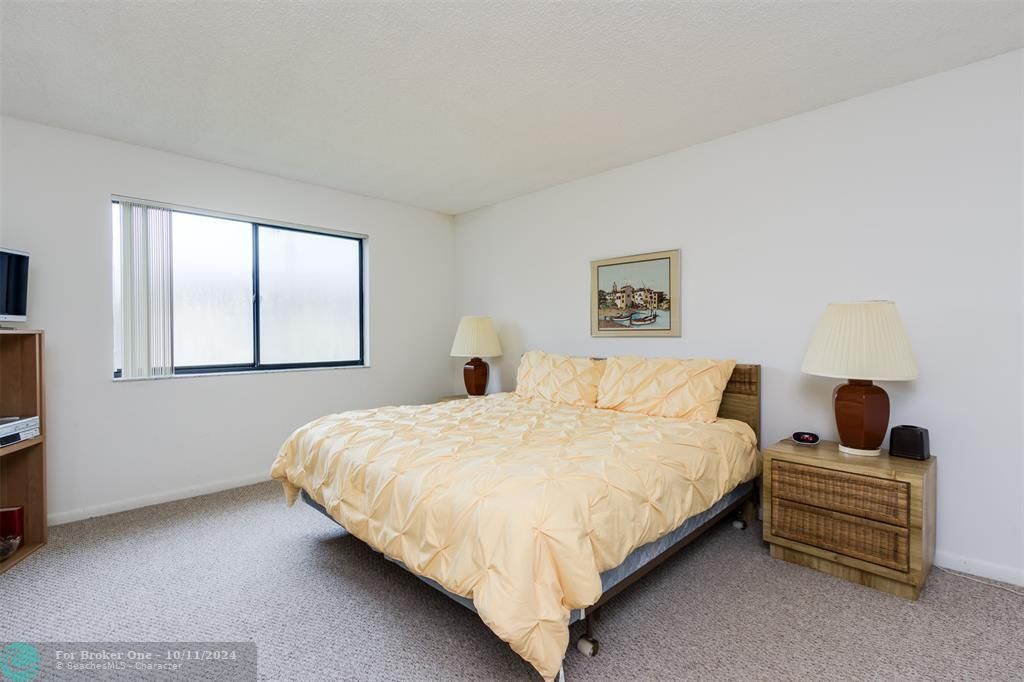 For Sale: $349,000 (2 beds, 2 baths, 1225 Square Feet)