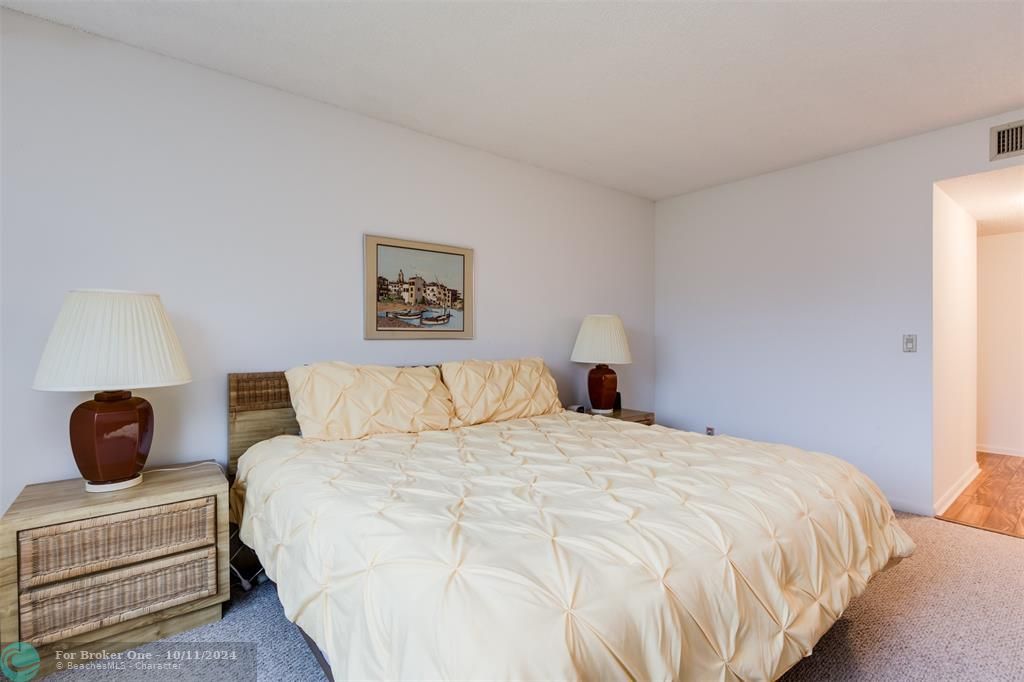 For Sale: $349,000 (2 beds, 2 baths, 1225 Square Feet)