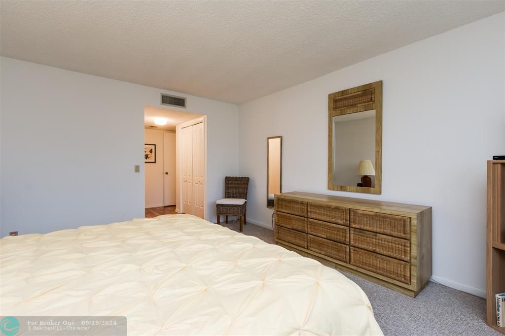 For Sale: $349,000 (2 beds, 2 baths, 1225 Square Feet)