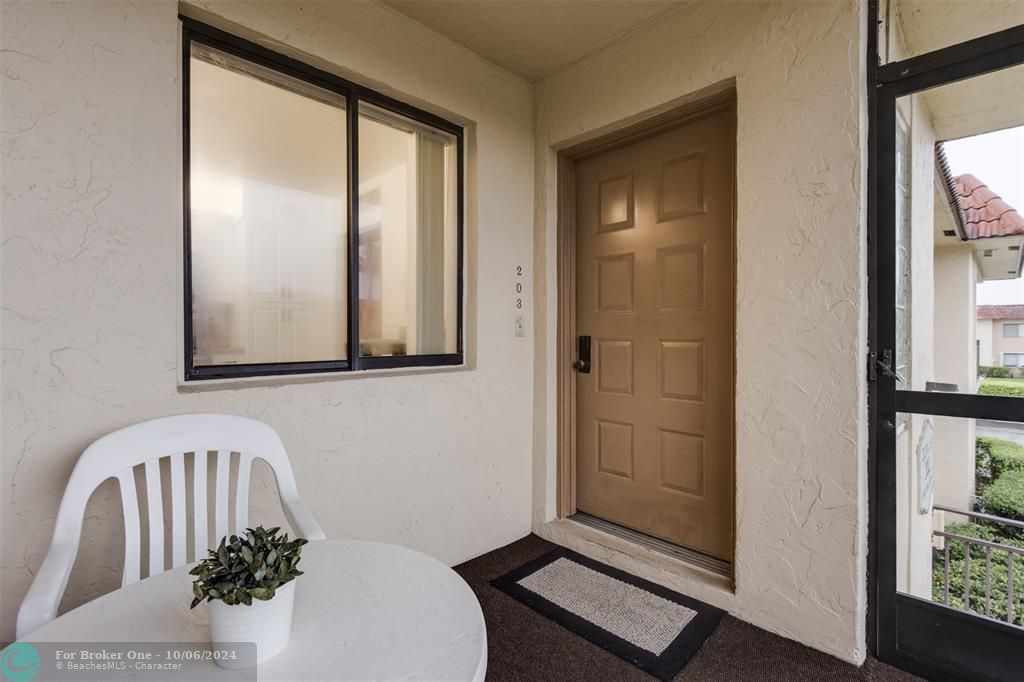 For Sale: $349,000 (2 beds, 2 baths, 1225 Square Feet)