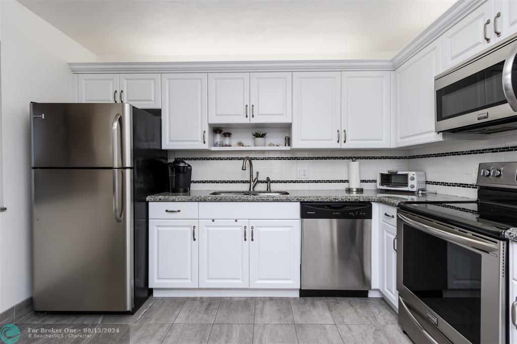 For Sale: $349,000 (2 beds, 2 baths, 1225 Square Feet)