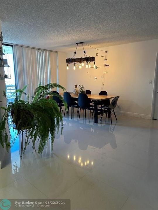 Recently Rented: $2,400 (1 beds, 2 baths, 910 Square Feet)