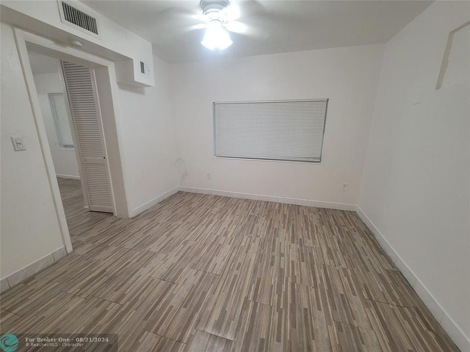 For Rent: $2,900 (4 beds, 2 baths, 1274 Square Feet)