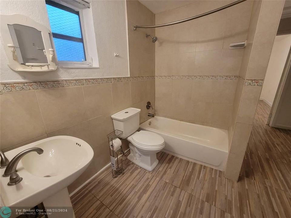 В аренду: $2,900 (4 спален, 2 ванн, 1274 Квадратных фут)