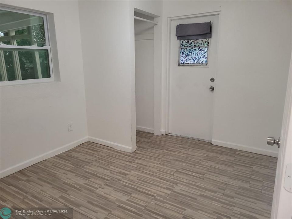 For Rent: $2,900 (4 beds, 2 baths, 1274 Square Feet)