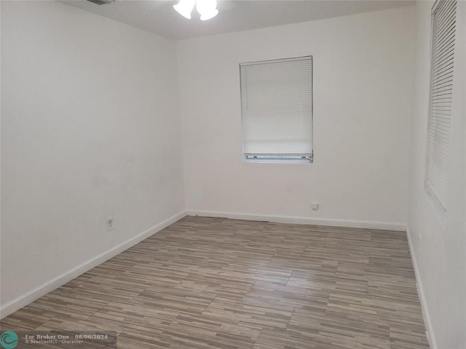For Rent: $2,900 (4 beds, 2 baths, 1274 Square Feet)