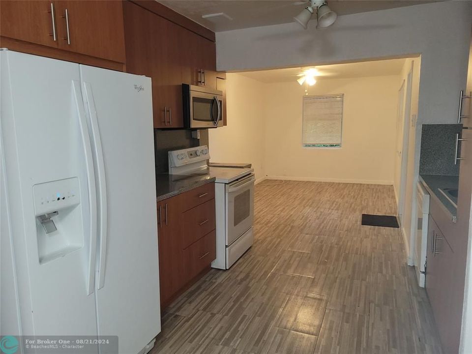 For Rent: $2,900 (4 beds, 2 baths, 1274 Square Feet)