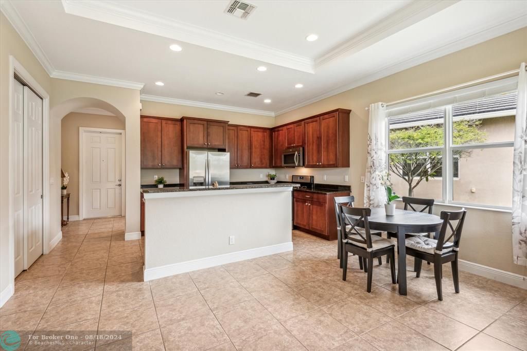 Recently Sold: $725,000 (3 beds, 2 baths, 1904 Square Feet)