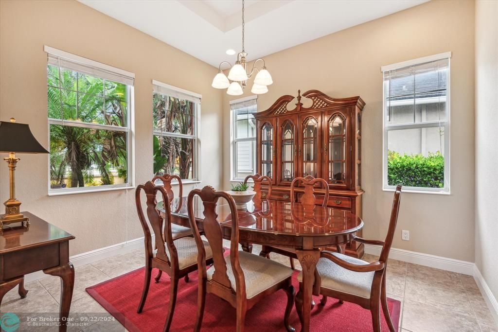 Recently Sold: $725,000 (3 beds, 2 baths, 1904 Square Feet)