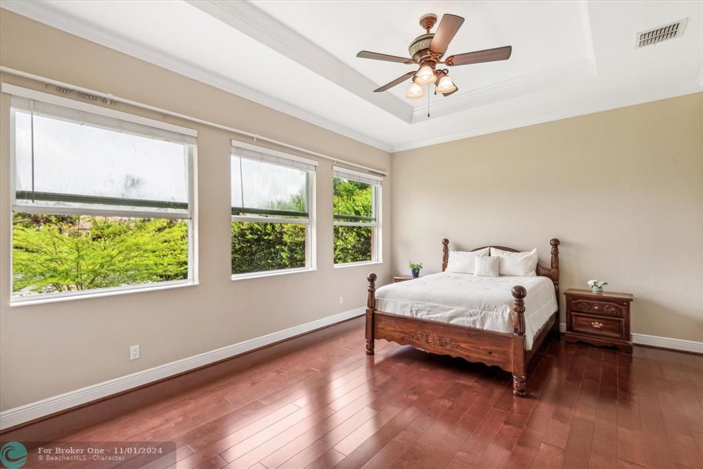 Recently Sold: $725,000 (3 beds, 2 baths, 1904 Square Feet)