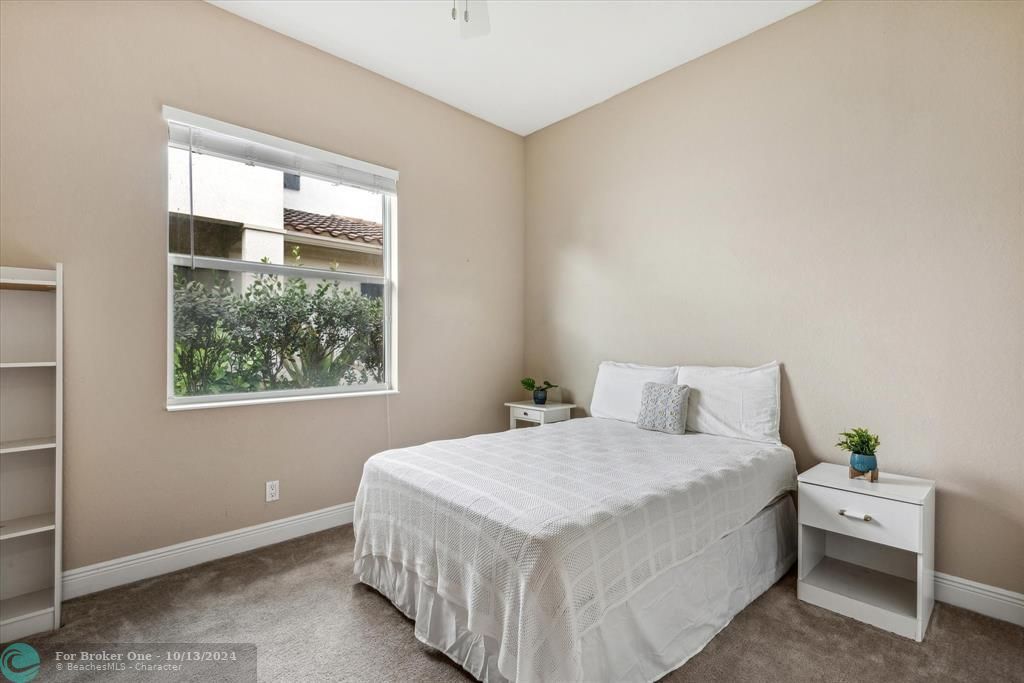 Recently Sold: $725,000 (3 beds, 2 baths, 1904 Square Feet)