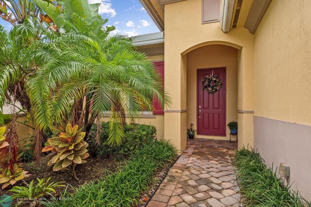 Recently Sold: $725,000 (3 beds, 2 baths, 1904 Square Feet)