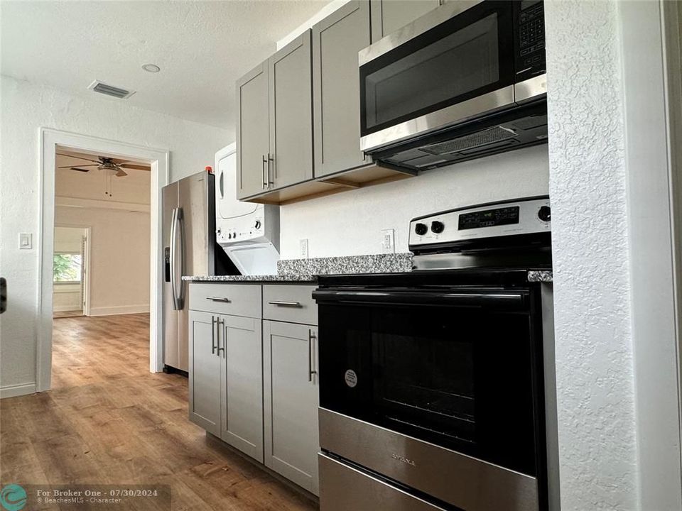 For Rent: $3,600 (4 beds, 2 baths, 1404 Square Feet)