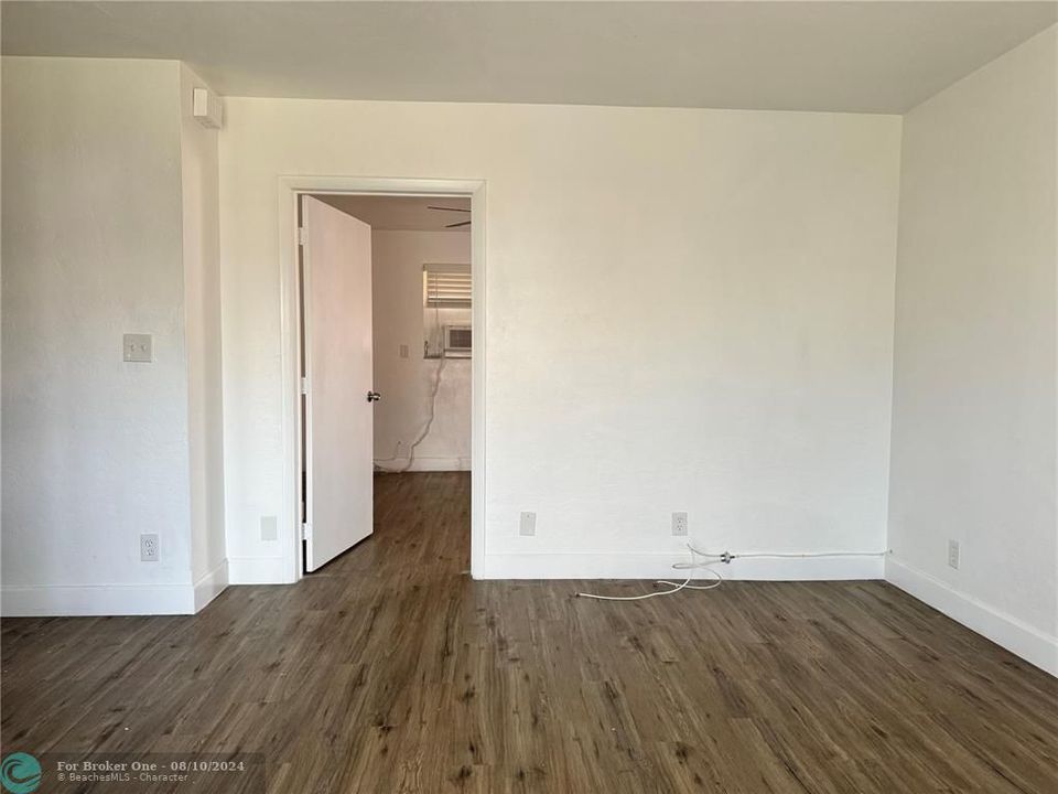 Active With Contract: $1,825 (1 beds, 1 baths, 4888 Square Feet)