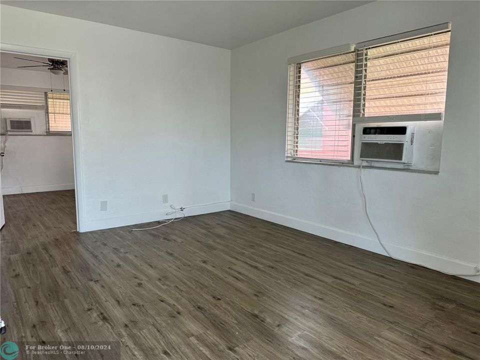 Active With Contract: $1,825 (1 beds, 1 baths, 4888 Square Feet)