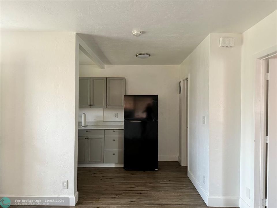 Active With Contract: $1,825 (1 beds, 1 baths, 4888 Square Feet)