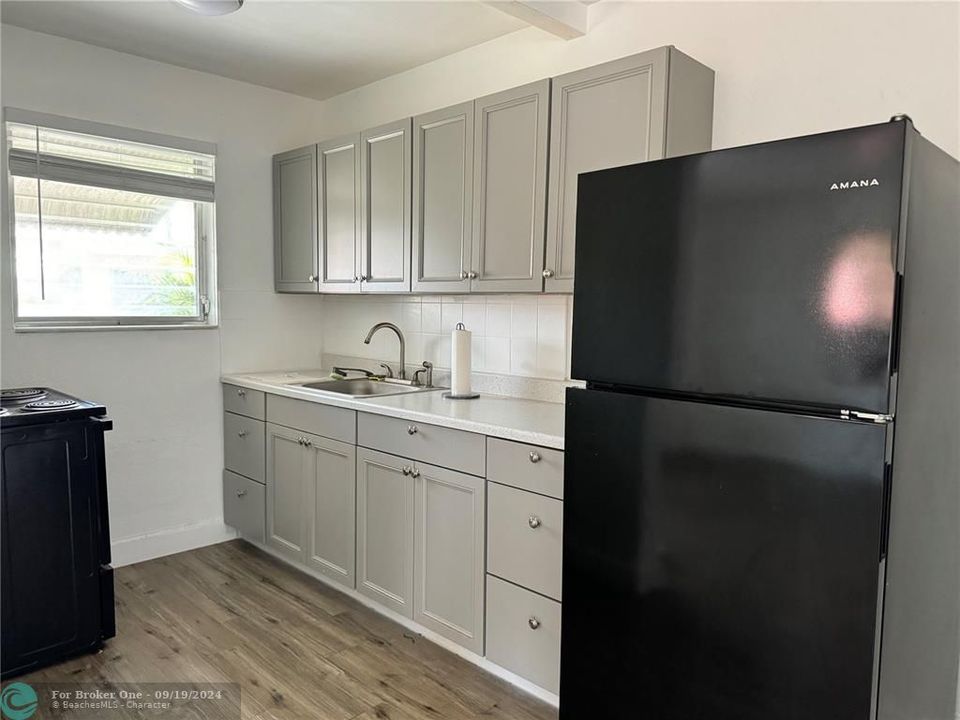 Active With Contract: $1,825 (1 beds, 1 baths, 4888 Square Feet)