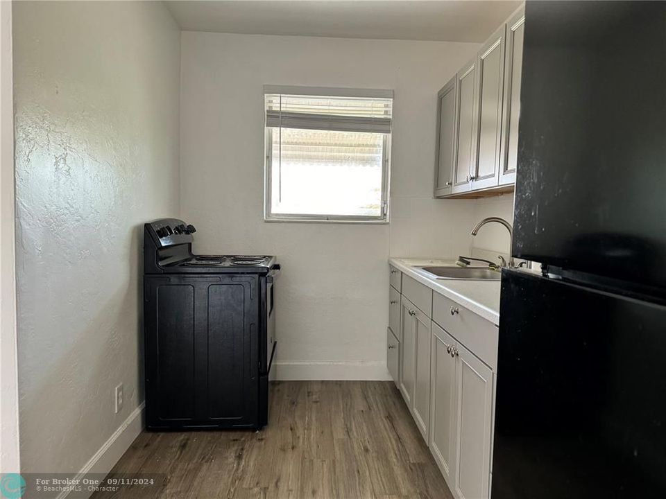 Active With Contract: $1,825 (1 beds, 1 baths, 4888 Square Feet)