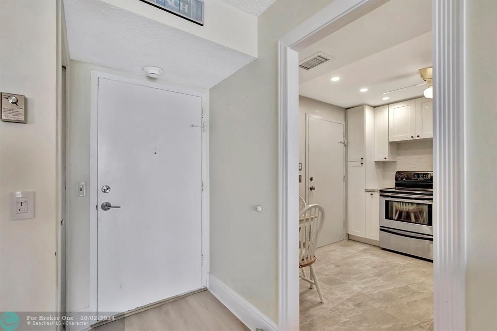 For Sale: $599,000 (2 beds, 2 baths, 1350 Square Feet)