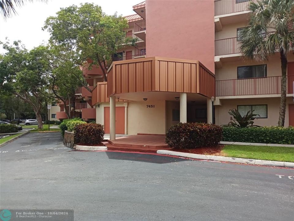 Active With Contract: $135,000 (1 beds, 1 baths, 760 Square Feet)