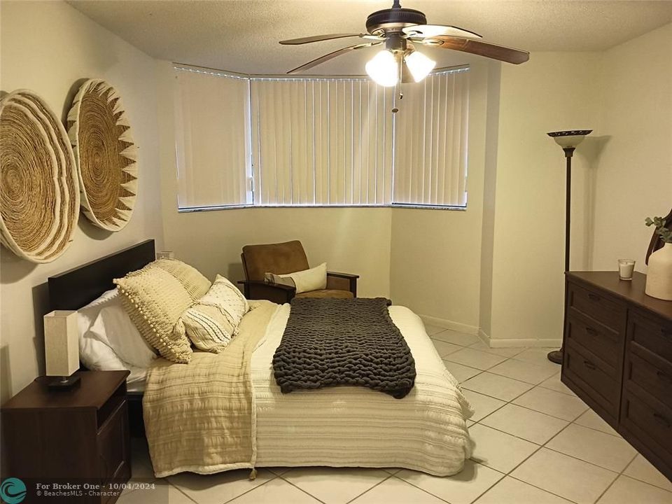 Active With Contract: $135,000 (1 beds, 1 baths, 760 Square Feet)