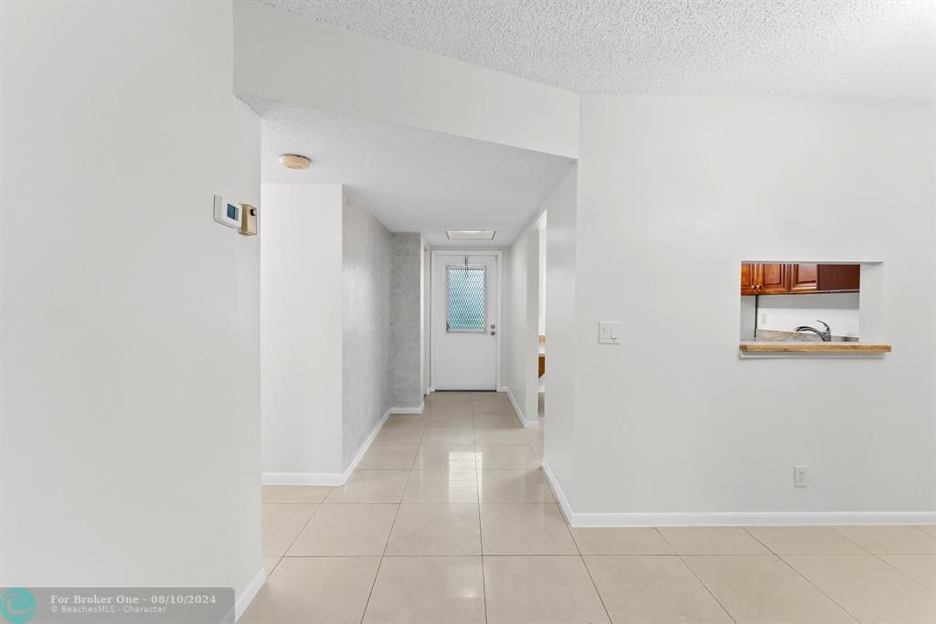 Active With Contract: $2,200 (2 beds, 2 baths, 1023 Square Feet)