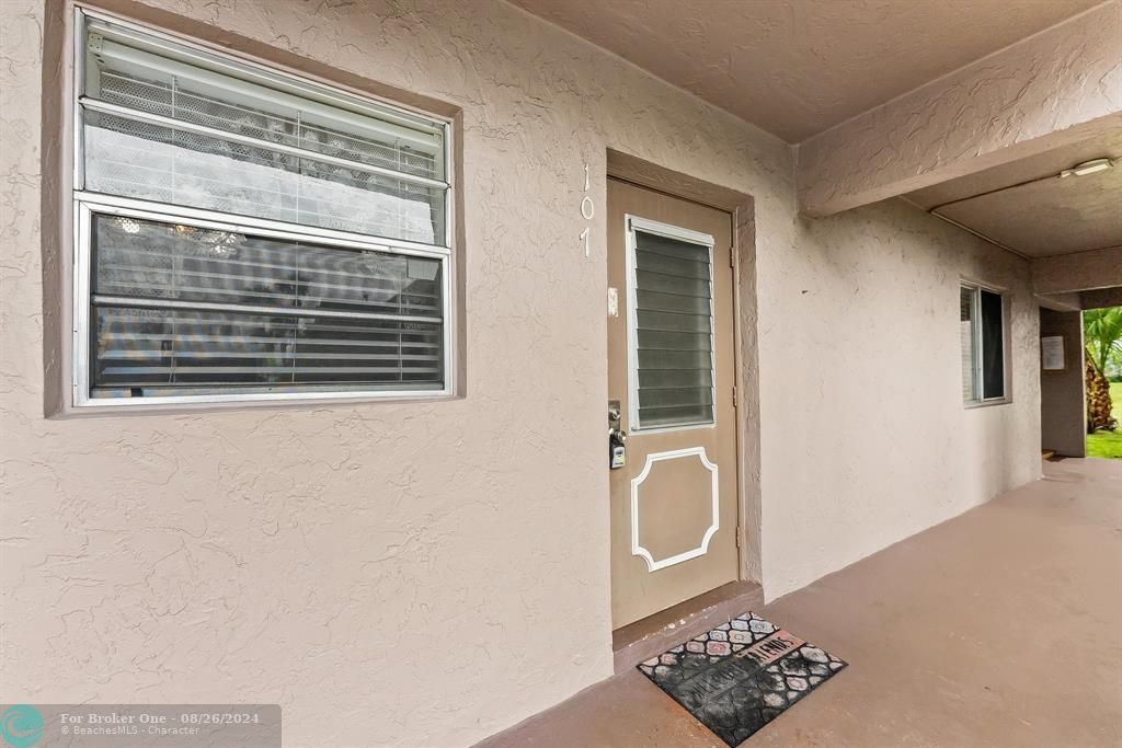 For Rent: $2,200 (2 beds, 2 baths, 1023 Square Feet)